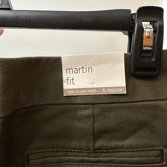 Olive green banana republic dress pant, size 6 reg - Picture 3 of 4